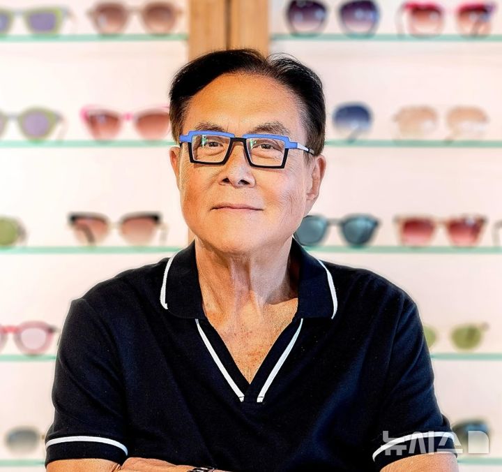 비트코인 '안 판다'던 부자아빠…33억어치 팔아치웠다