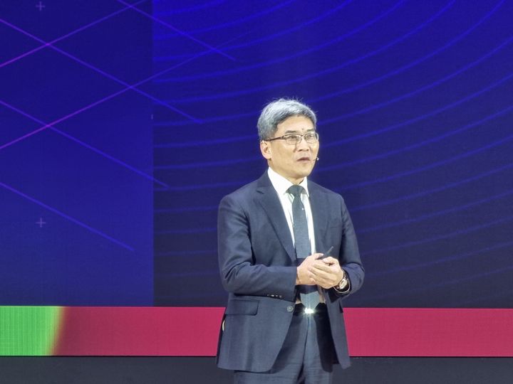 [서울=뉴시스] 이지용 기자 = 송재혁 삼성전자 사장이 19일 서울 코엑스에서 열린 세미콘 코리아 2025에서 기조연설을 하고 있다. 2025.02.19. leejy5223@newsis.com *재판매 및 DB 금지