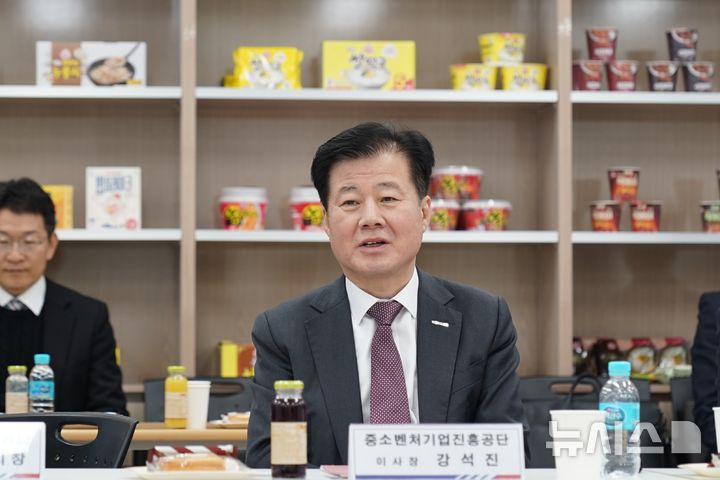 [서울=뉴시스] 강석진 중소벤처기업진흥공단(중진공) 이사장이 지난 3월 7일 열린 '찾아가는 중진공' 현장소통 간담회에서 발언하고 있다. (사진= 중소벤처기업진흥공단 제공) 2025.05.20. photo@newsis.com