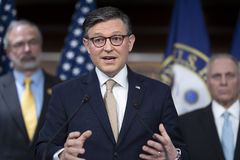 미 하원 의료보험보조금 연장안 통과..공화당 반대불구 일부 반란표 