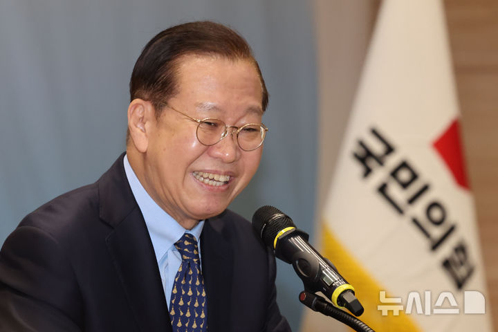 與, 소상공인위원회 출범…"자영업자는 우리 경제 뿌리"