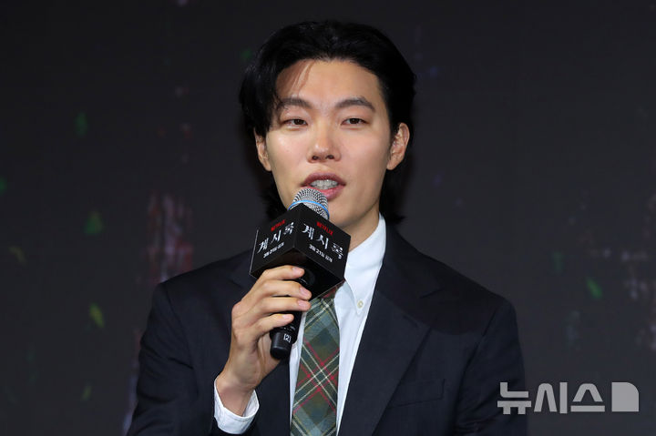 류준열, 칸 영화제서 전 연인 한소희 언급…