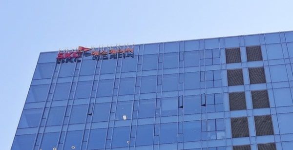 "유리기판 공급 눈앞"…SKC, 반도체 소재 매출 급증 기대