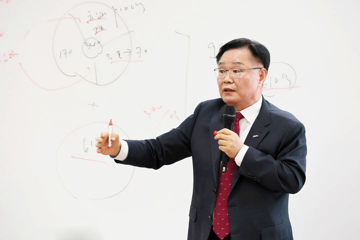 홍남표 전 경남 창원시장 *재판매 및 DB 금지