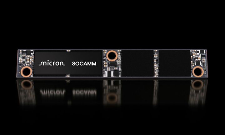[서울=뉴시스]마이크론은 18일(현지시간) 보도자료를 통해 업계 최초로 LPDDR5X 'SOCAMM'의 양산에 들어간다고 밝혔다. (사진=마이크론 제공) photo@newsis.com *재판매 및 DB 금지