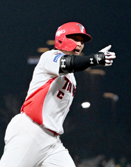 KIA 나성범, 2경기 연속 대포 가동…4회 역전 투런 홈런 '쾅'