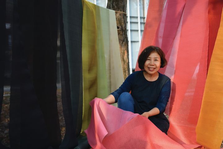 [서울=뉴시스] 윤영숙 국가무형유산 염색장 이수자 (사진제공=국가유산청) 2025.03.31. photo@newsis.com *재판매 및 DB 금지