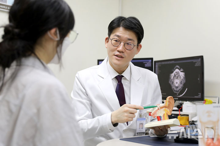 문 쾅 닫아도 무덤덤한 우리아기…'소리없는 불청객' 난청?