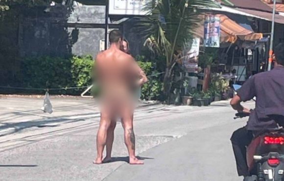 도로 한복판서 알몸으로 포옹한 커플…"애정 표현"