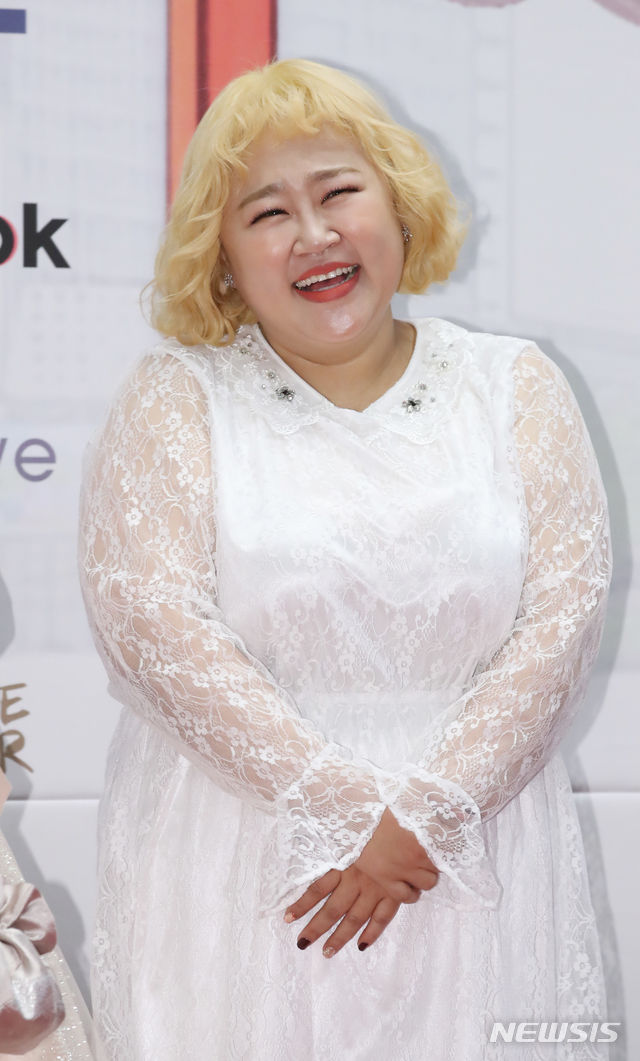 홍윤화 
