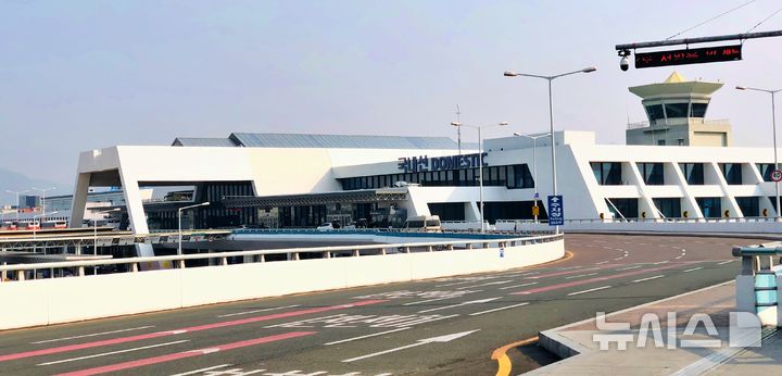 [부산=뉴시스] 부산 강서구 김해국제공항 국내선터미널. (사진=뉴시스 DB). photo@newsis.com