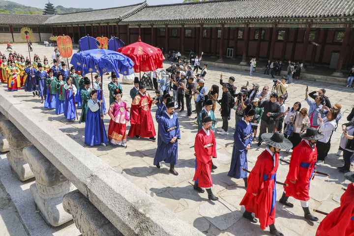 [서울=뉴시스] 경복궁에서 진행된 궁중문화축전 – 시간여행, 세종(궁중 일상재현), (사진=국가유산진흥원 제공) 2025.05.09. photo@newsis.co *재판매 및 DB 금지
