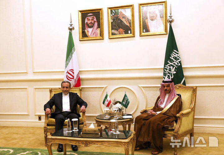 사우디-이란 외무장관, 전화로 역내 안전 회복 방안 논의