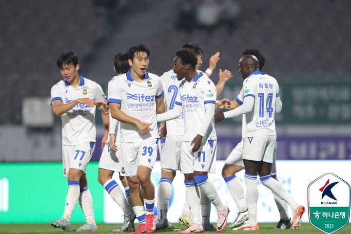 [서울=뉴시스]K리그2 인천 선두 질주. (사진=한국프로축구연맹 제공)