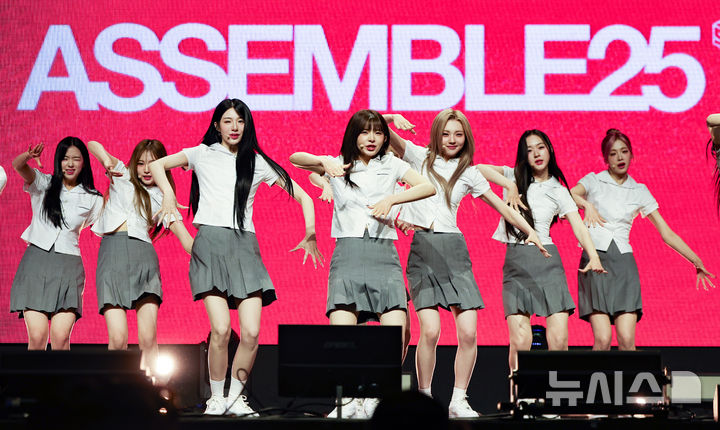 24인조 트리플에스·정병기, 이번엔 연대의 '라라라'…민들레 씨방 갓털처럼 '깨어' 24인조 트리플에스·정병기, 이번엔 연대의 '라라라'…민들레 씨방 갓털처럼 '깨어'