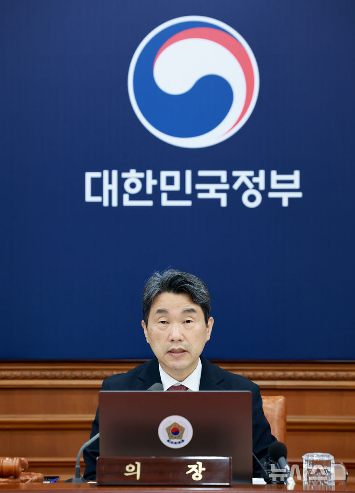 [서울=뉴시스] 고범준 기자 = 이주호 대통령 권한대행 부총리 겸 교육부 장관이 13일 서울 종로구 정부서울청사에서 열린 국무회의에서 발언하고 있다. (대통령실통신사진기자단) 2025.05.13. bjko@newsis.com