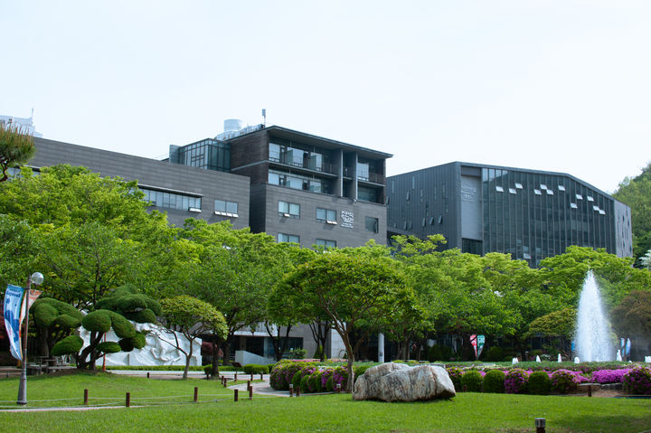 숭실대 일반대학원 재난안전관리학과 석·박사과정 학생들이 '2025 한국재난정보학회 창립 20주년 기념 한·중·일 국제학술대회'에서 우수 논문상을 수상했다. (사진=숭실대 제공) *재판매 및 DB 금지