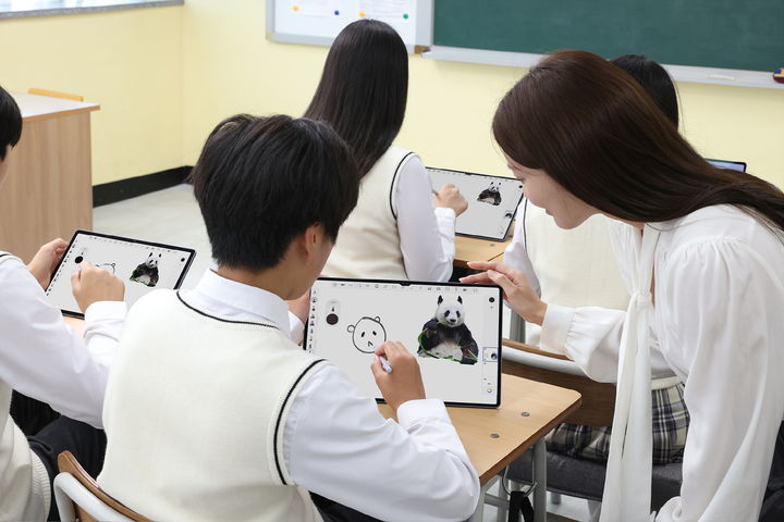 수업에 활용하는 '갤럭시 캠퍼스'…초·중·고 교사 회원 확대