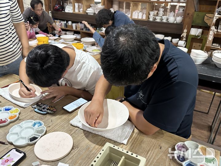 [안산=뉴시스]안산교육지원청이 특수교육 대상 학생 가족을 위한 가족지원 프로그램을 운영하고 있다.(사진=안산교육지원청 제공)2025.05.15.photo@newsis.com