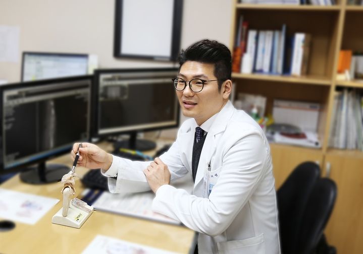 [서울=뉴시스] 15일 의료계에 따르면 연령에 관계 없이 발생하는 반월상연골판 손상은 무릎의 반월상연골판이 찢어지거나 닳는 것을 말한다. (사진=세란병원 제공) 2025.05.15. photo@newsis.com *재판매 및 DB 금지