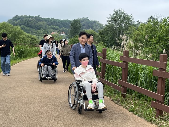 [창원=뉴시스]낙동강유역환경청, 풀잎마을과 함께하는 생태문화 체험활동.(사진=낙동강청 제공) 2025.05.15.photo@newsis.com *재판매 및 DB 금지