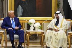 트럼프家보다 지분 많다…UAE 안보수장 측, 신탁은행 지주사 49% 