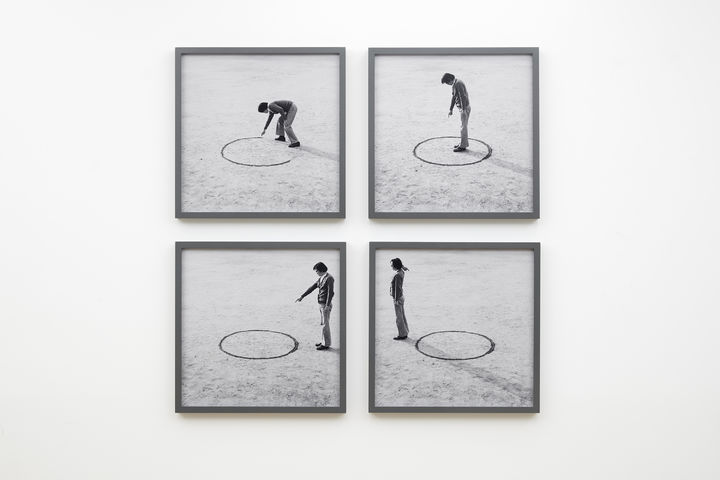 이건용, 〈장소의 논리〉, 1975년 퍼포먼스, 2019년 프린트, C-프린트, 49×49cm(×4개), ed.3/12, 서울시립미술관 소장. *재판매 및 DB 금지