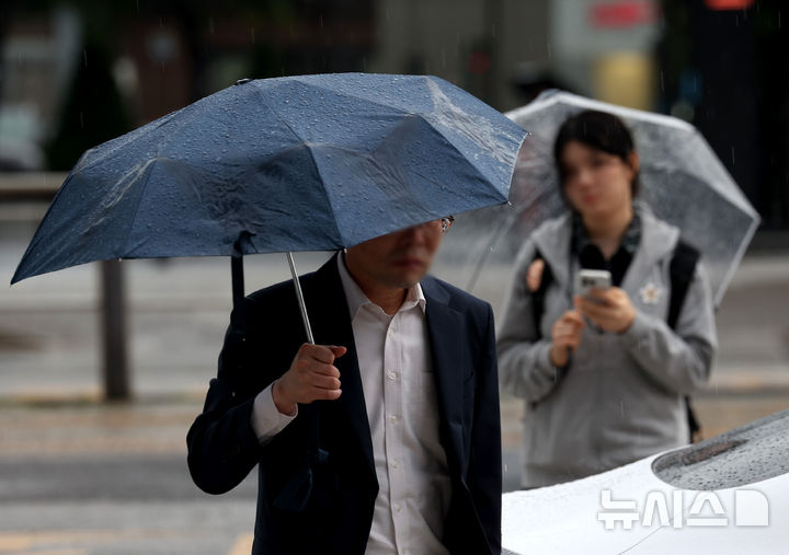 충북 곳곳 약한 빗방울…낮 최고 24도