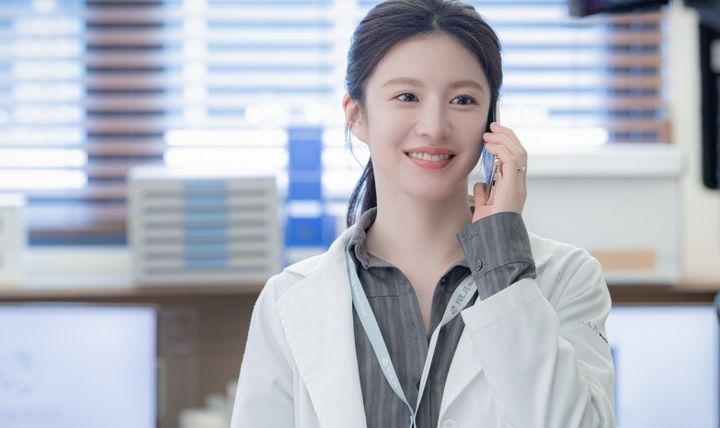 [서울=뉴시스] tvN '언젠가는 슬기로울 전공의생활' 고윤정. (사진 = tvN 제공) 2025.05.18. photo@newsis.com *재판매 및 DB 금지
