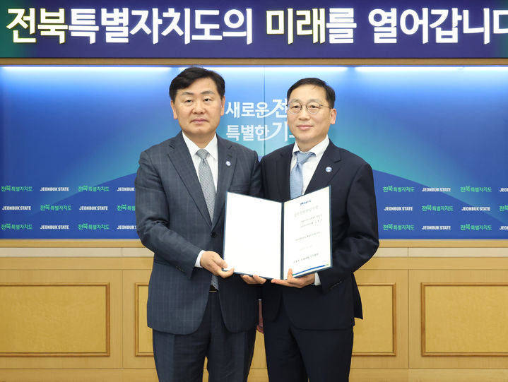 [전주=뉴시스] 전북특별자치도는 노홍석 전 행정안전부 균형발전지원국장이 제45대 행정부지사로 취임해 본격적인 업무에 돌입했다고 19일 밝혔다. (사진=전북특별자치도 제공) 2025.05.19. photo@newsis.com  *재판매 및 DB 금지