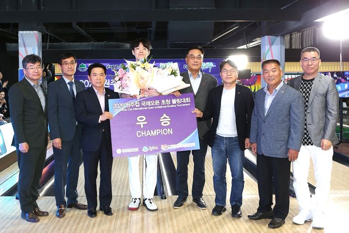 '역전에 역전 거듭'…2년차 이승훈, 원주컵 국제볼링 우승