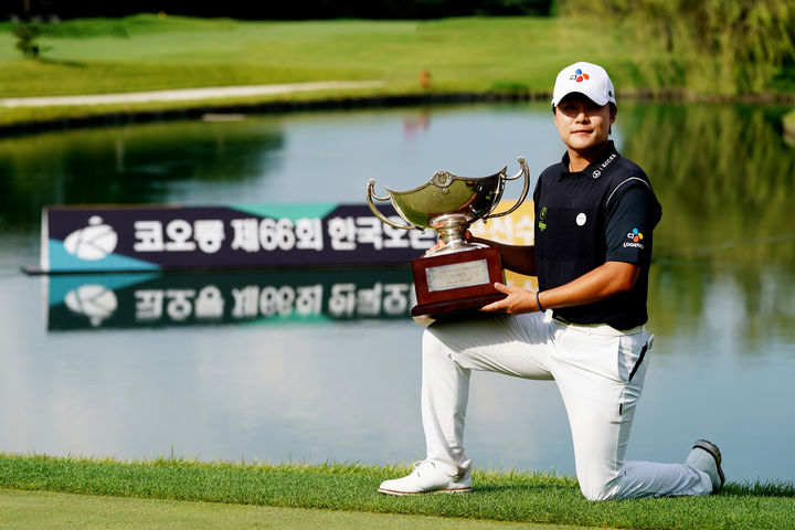 [서울=뉴시스] 지난해 코오롱 제66회 한국오픈골프선수권대회에서 우승한 김민규. (사진=코오롱한국오픈대회조직위원회 제공) 2025.05.20. *재판매 및 DB 금지