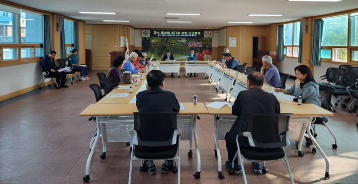 [거창=뉴시스] 거창군 과수화상병 유입차단 긴급 대책회의 (사진=거창군 제공) 2025. 05. 21. photo@newsis.com  *재판매 및 DB 금지