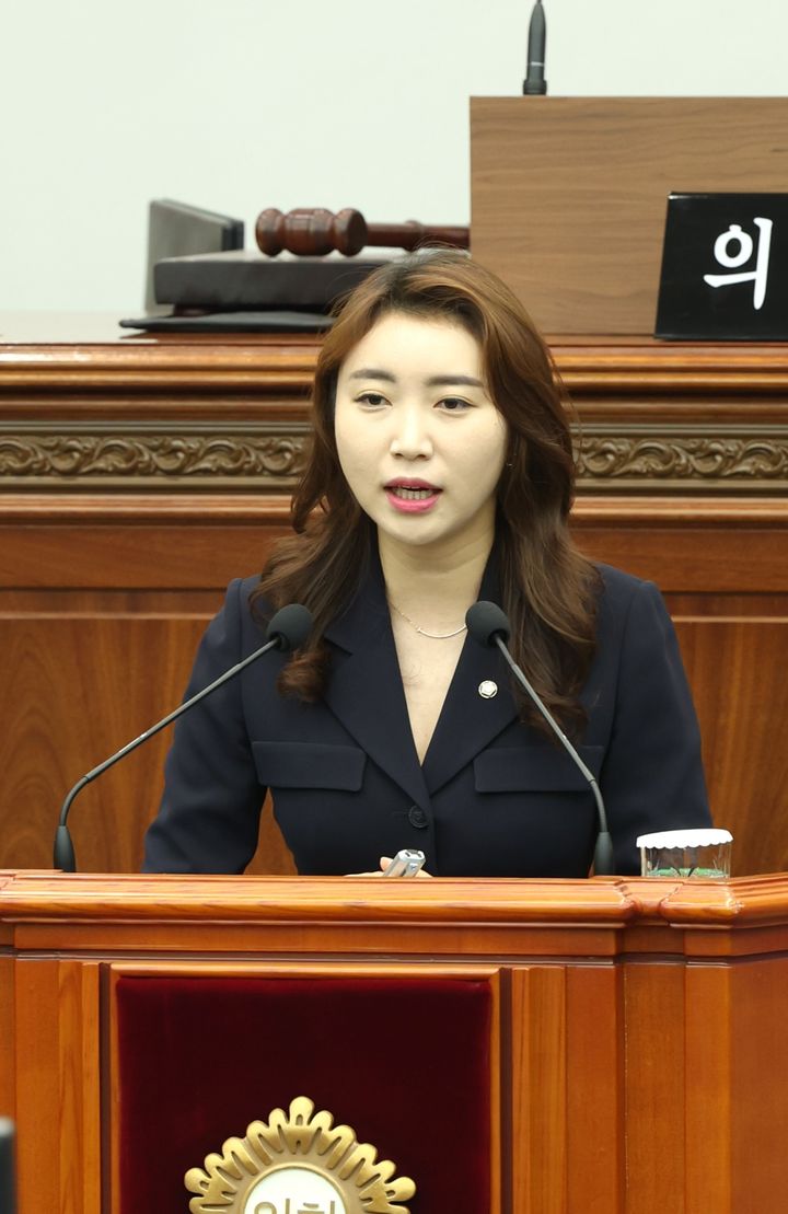 [창원=뉴시스] 강경국 기자 = 이원주 경남 창원시의원이 21일 열린 제143회 임시회 제2차 본회의에서 5분 발언을 하고 있다. (사진=창원시의회 제공). 2025.05.21. photo@newsis.com *재판매 및 DB 금지