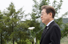 이 대통령, 노무현 전 대통령 서거 17주기 추도식 참석
