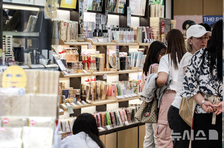 K뷰티 가장 큰 손 떠오른 美…아모레퍼시픽·에이피알 '훨훨'