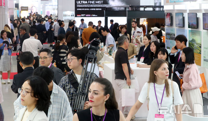 亞 넘어 美·유럽 '메인스트림'…수출 17조 시대 연다[K-뷰티 3.0①]