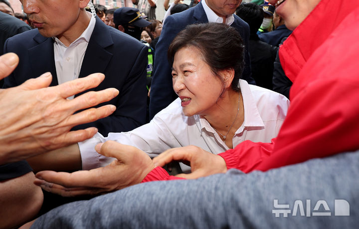 박근혜가 뒤흔든 선거…김부겸·추경호 공방가열
