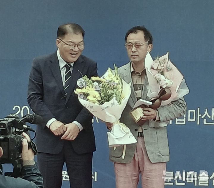 제24회 문신미술상 시상식…안재영 작가 수상