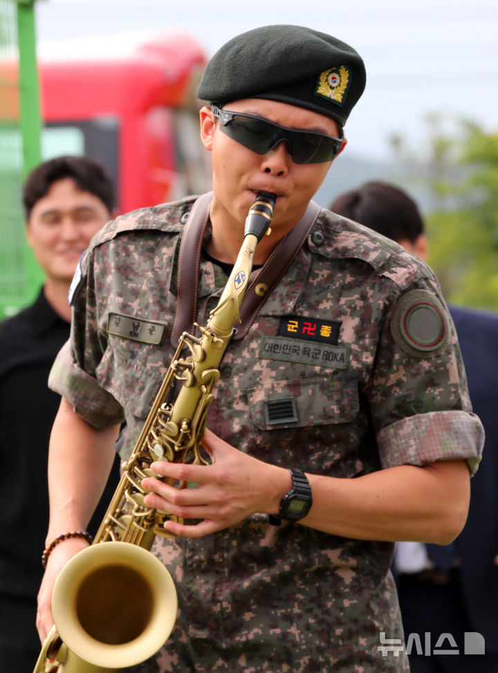 전역 자축하는 BTS RM