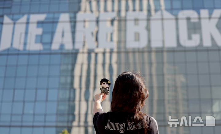 신한證 "하이브, BTS 컴백에도 1분기 실적 무난…목표가 40만원으로 하향'