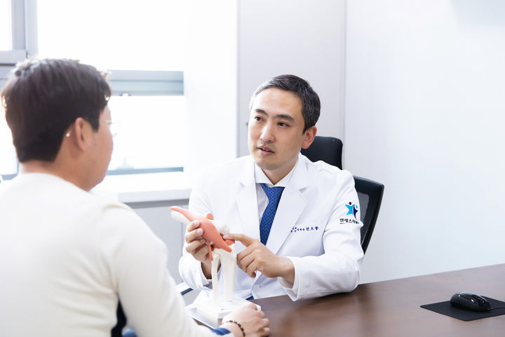 엄지발가락 휘는 '무지외반증'…방치하면 2차변형 온다