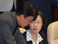 與, 지지율 하락에 내부 우려 목소리…여권 내 갈등 양상도 부각