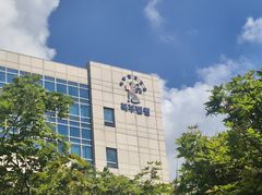 중학교 동창에 흉기 휘두른 20대, 징역형 집행유예