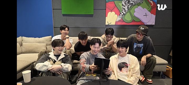 방탄소년단, 2년10개월 만에 단체 위버스 라이브…봄날 또 맞이한다