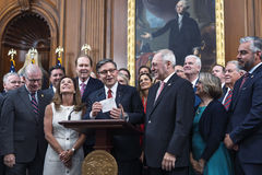 "의원과 불륜" 고백 후 분신…美 보좌관의 비극적 죽음 뒤 '진실 공방'