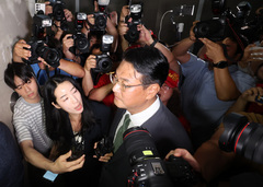 특검, 미 대사에 '계엄 불가피' 김태효 前차장 압색…尹도 직권남용 입건(종합)