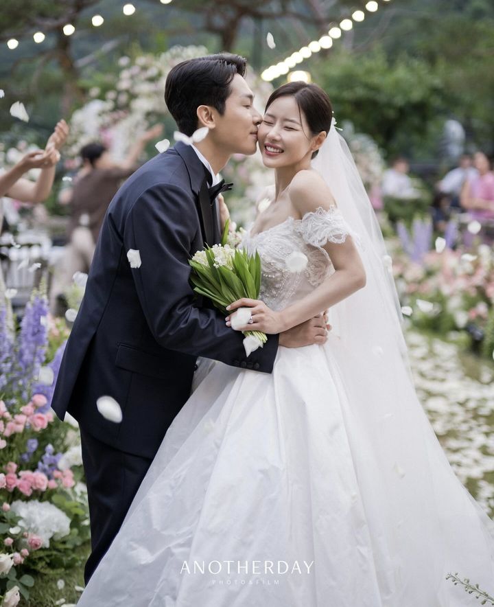박하나, 결혼식서 김태술♥과 입맞춤…선남선녀 비주얼