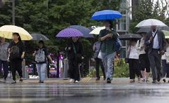 기상청 "제주·남부 장마 시작…수도권 당분간 폭염 지속"
