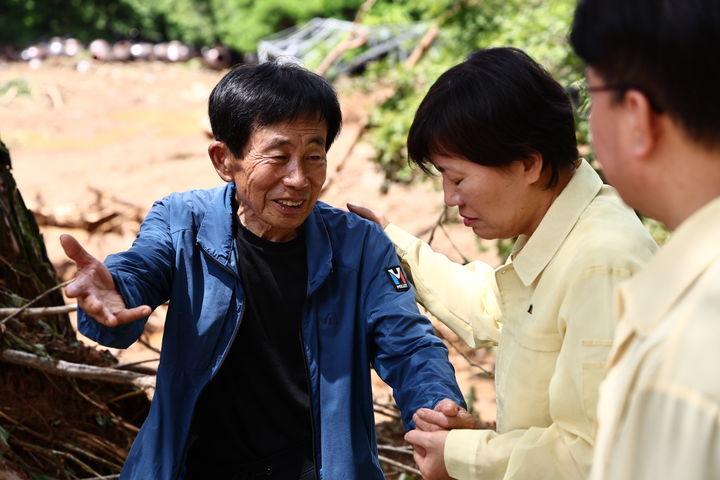 산청군 산사태 현장 찾은 송미령 